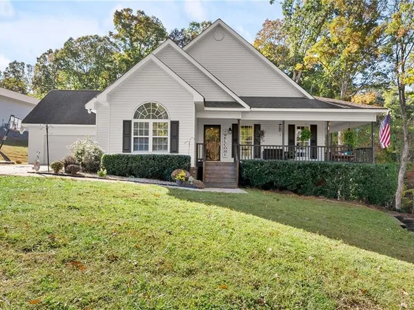 125 Rainbow Cir, Cleveland, GA 30528