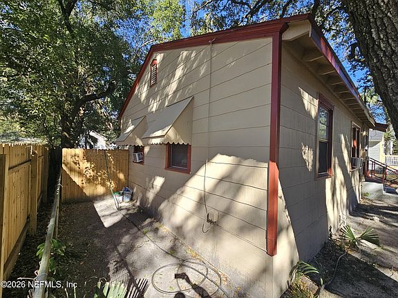 4th image of 1045 WINTHROP Street