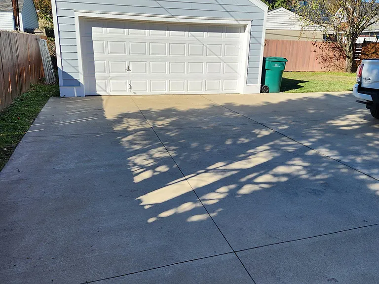 2203 Brighton Dr — Photo 2