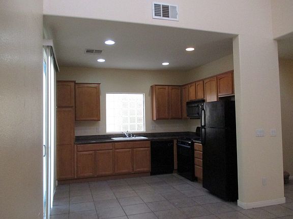 4th image of 7561 Holiday Hills St