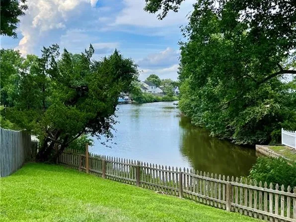 3325 Barberry Ln, Virginia Beach, VA 23453