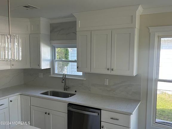 5th image of 60 Bonaire Drive