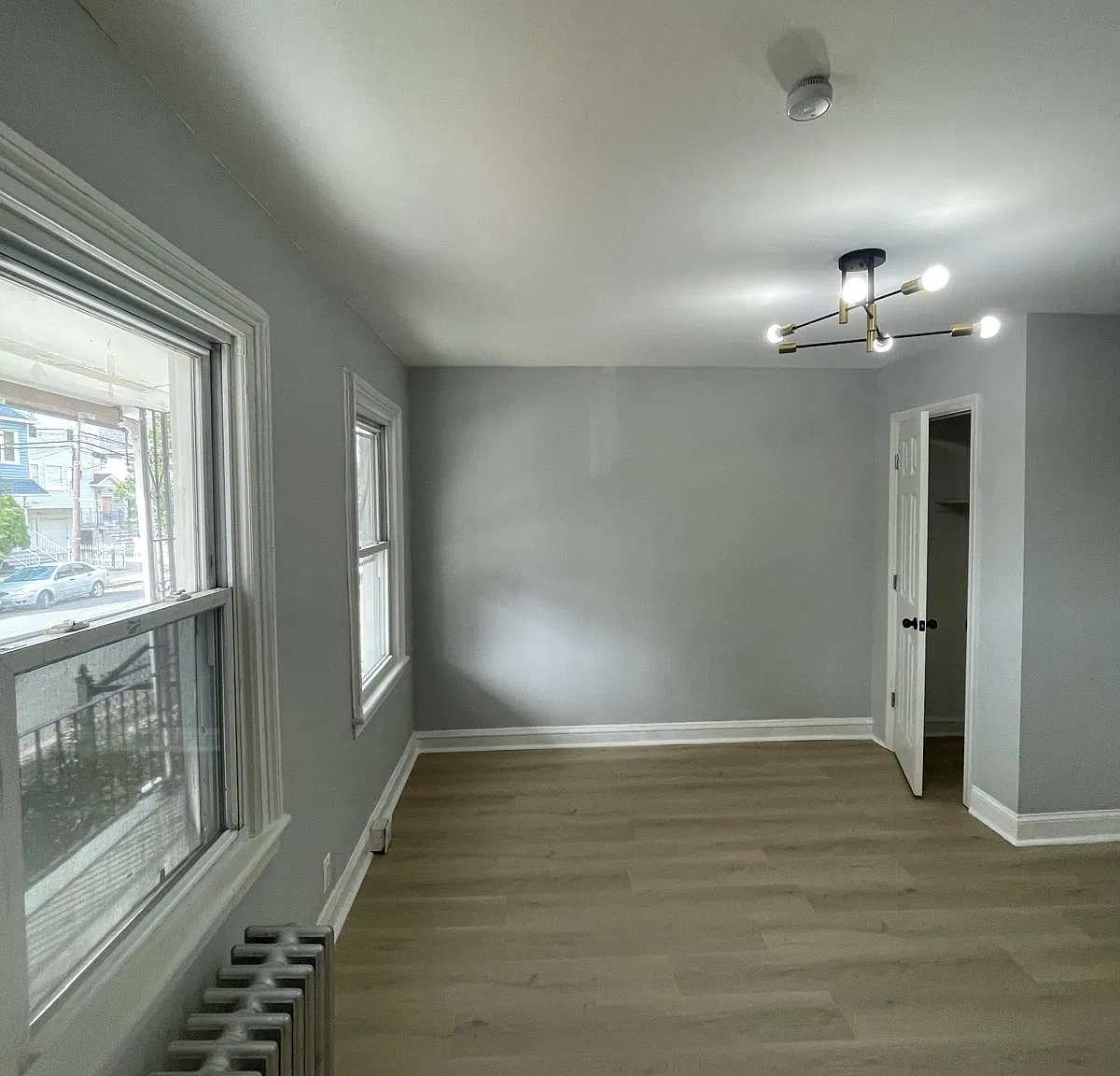 4 bed, $3,000 — Photo 1