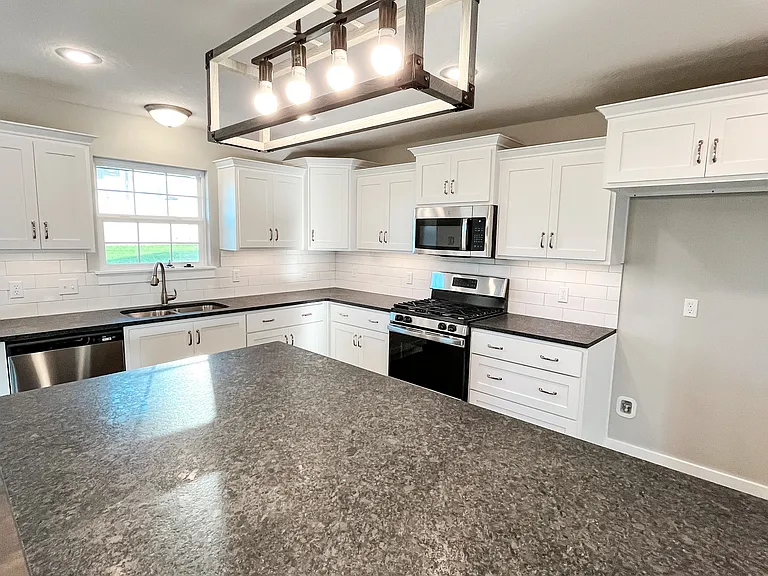 855 S Eastridge — Photo 3