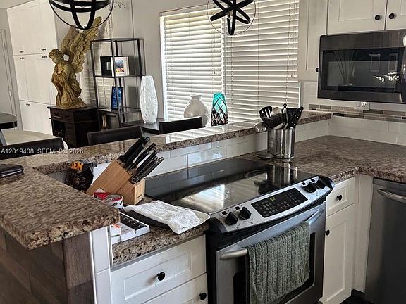 4th image of 720 Bayshore Dr APT 301