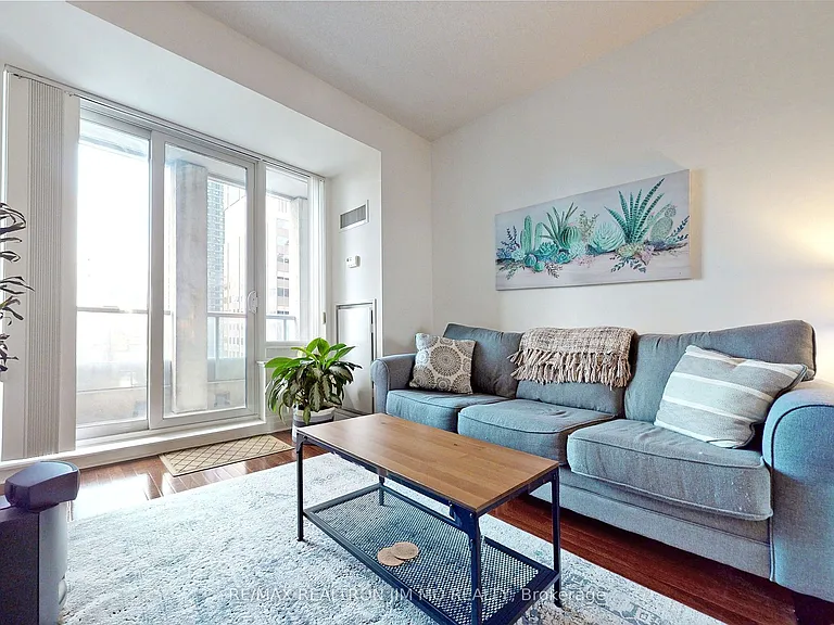 35 Balmuto St #1602 — Photo 2