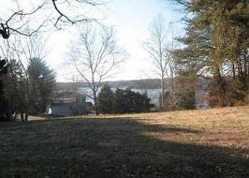 2nd image of 434 Lakeview Cir