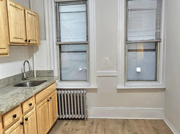 327 Jackson Street image 6 of 47