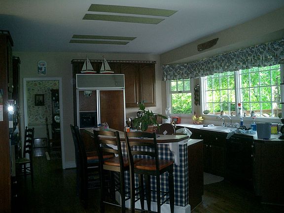 Oversized Kitchen Breakfast Bar