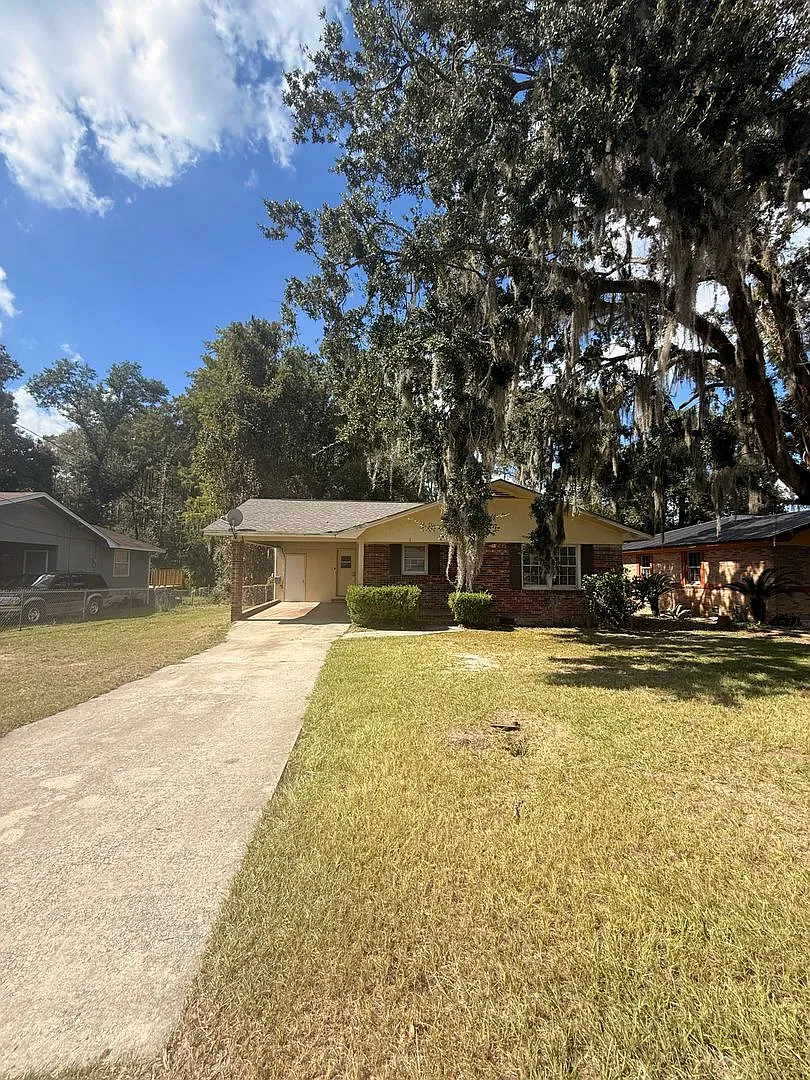 1804 Claudia Cir. Valdosta, GA 31601 — Photo 1