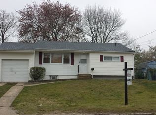 204 Hilltop Dr, Brentwood, NY 11717