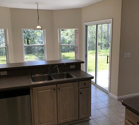 4th image of 45 Robinson Dr