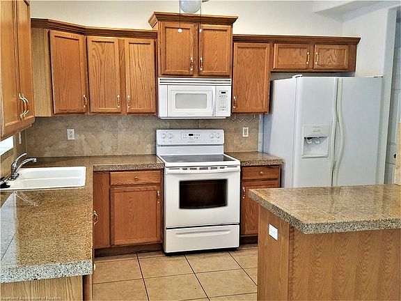 2nd image of 325 Farrell Dr NE