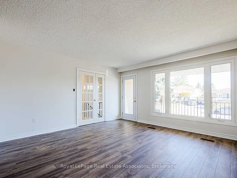 2393 Whaley Dr #UPPER — Photo 5