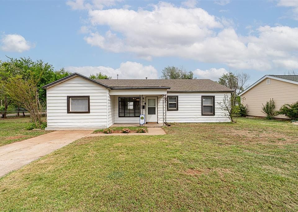 1st image of 3001 SE 19th St