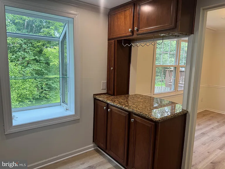 5230 Lonsdale Dr — Photo 14