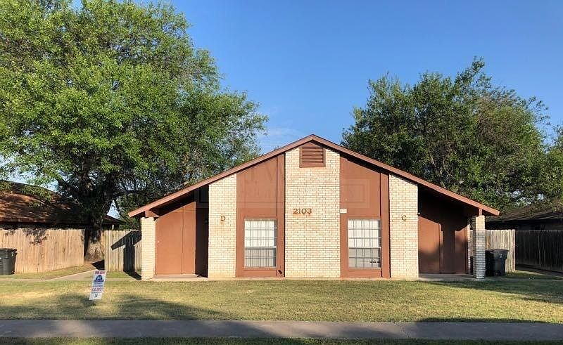 1st image of 2103 Robert E Lee Dr APT A