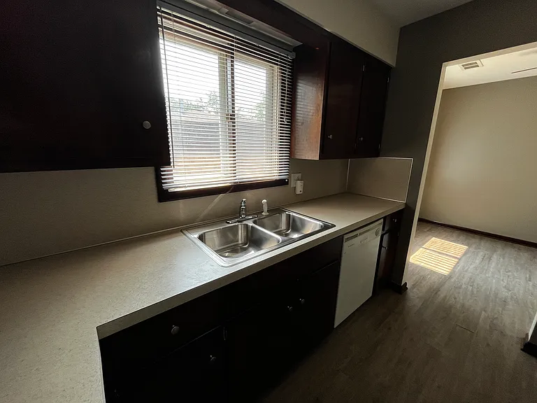 428 Butternut Dr #4 — Photo 4