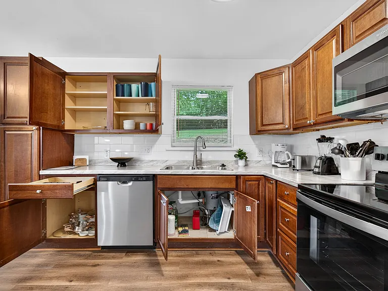 16 Lansing Ave — Photo 20