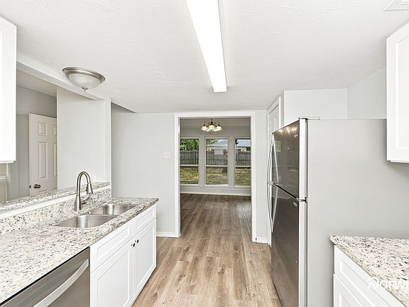 3rd image of 422 Ash Ln