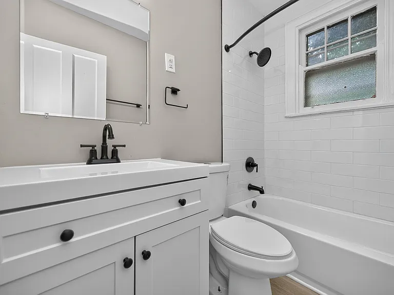 Flat 201 Bathroom