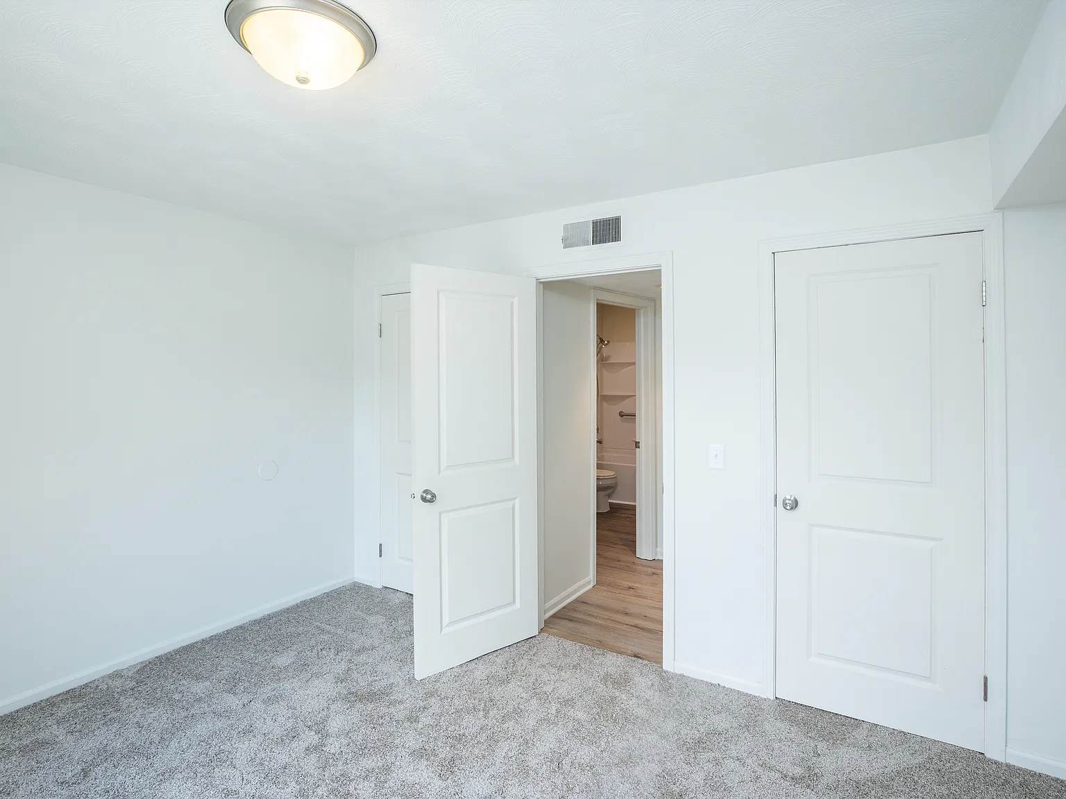 1 bed, 900 sqft, $1,295 — Photo 4
