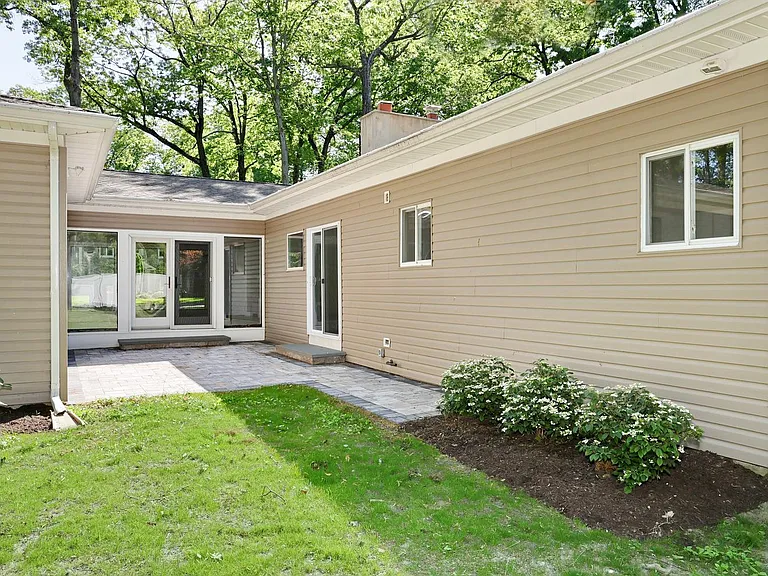 16 Cypress Peak Ln — Photo 10