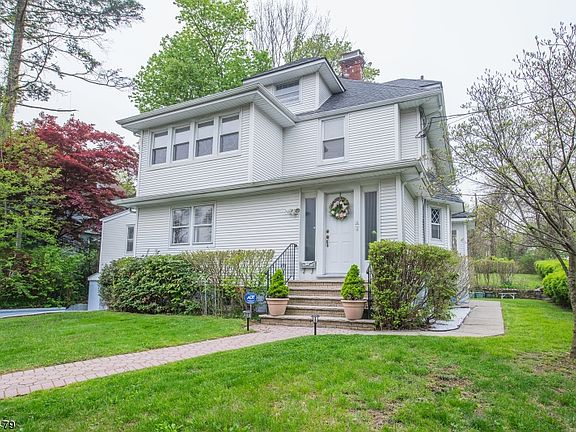 5th image of 129 Mountain Ave