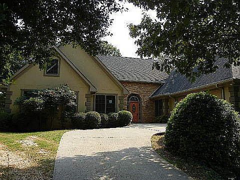 1st image of 4704 Claridge Way NE