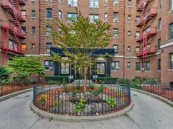 155-01 90th Ave #3H, Queens, NY 11432