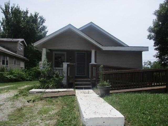 1st image of 2615 Hickam Dr