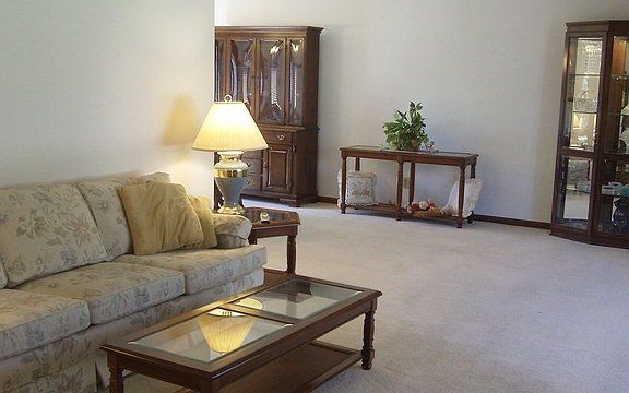 4th image of 283 Fox Trail Dr