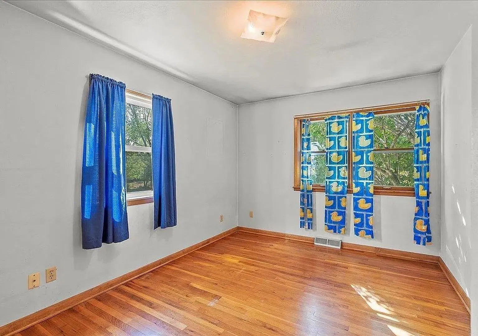 4 Bedroom 2 Bath House in Cedar Falls walking distance to uni campus — Photo 2