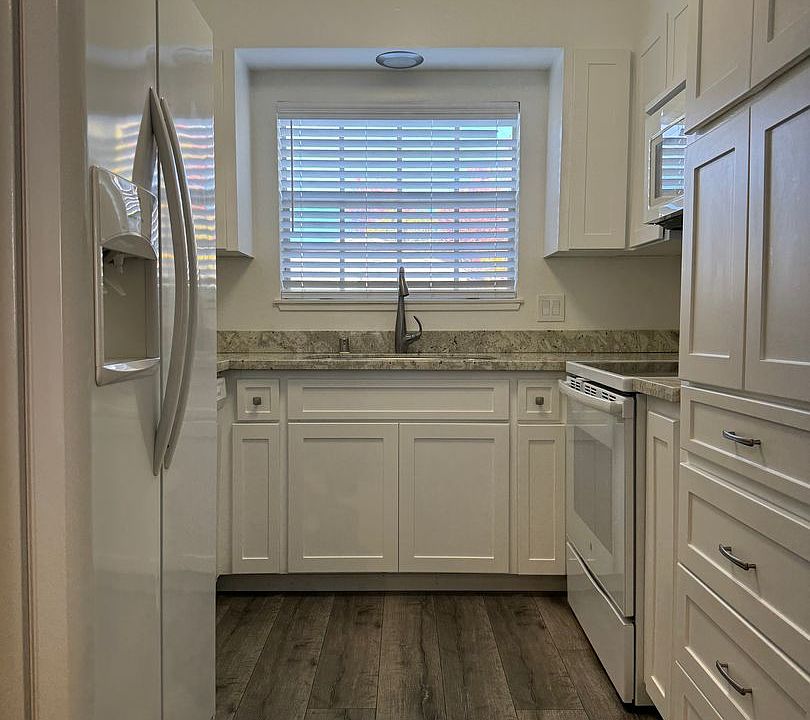 1st image of 596 La Conner Dr #19