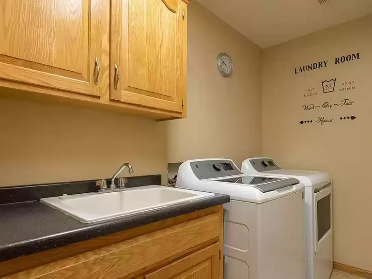 2109 Linden Trl — Photo 13