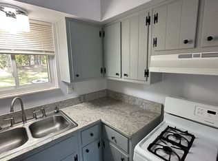 19 Maplecrest Dr, Howell, MI 48843