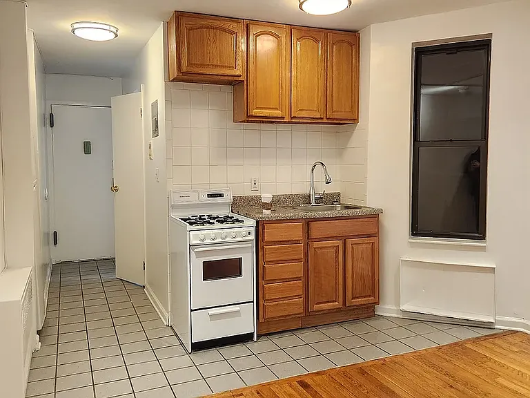 216 E 29th St #3G — Photo 6