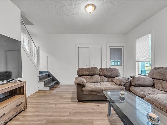 5th image of 14131 Berwyn Ave