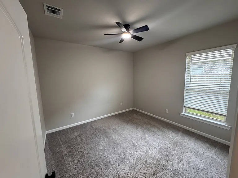 11609 Water View Ave — Photo 8