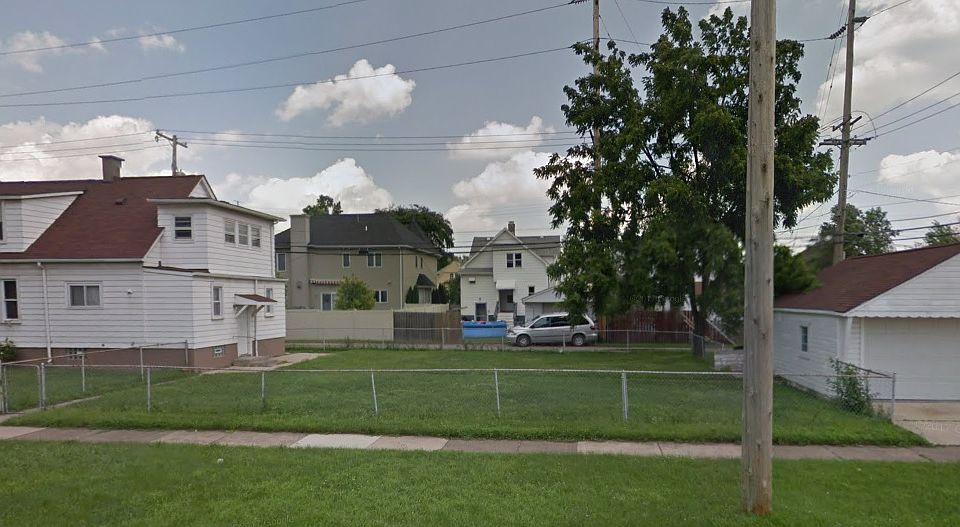 2nd image of 1011 Chestnut St