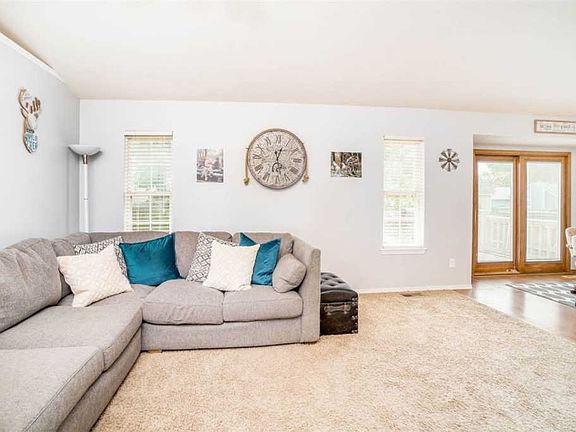 5th image of 51 E Arnold Dr