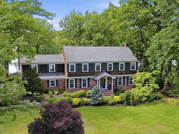 4th image of 39 Meadowbrook Rd