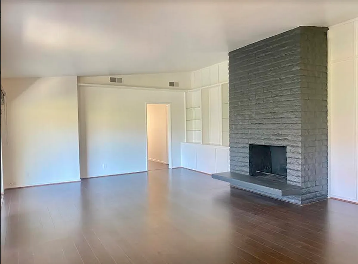 Building Photo - 405 El Paseo
