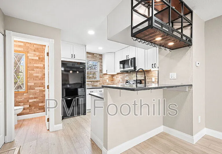 2578 E Nichols Cir — Photo 7