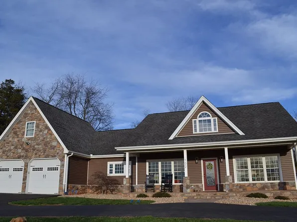 102 Hunting Ln, Goode, VA 24556