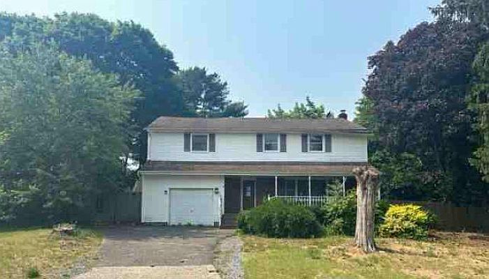 1st image of 12 Arbor Ln