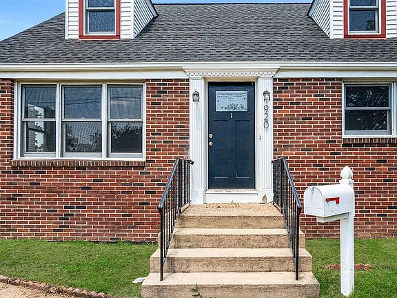 2nd image of 920 Moorland Ave