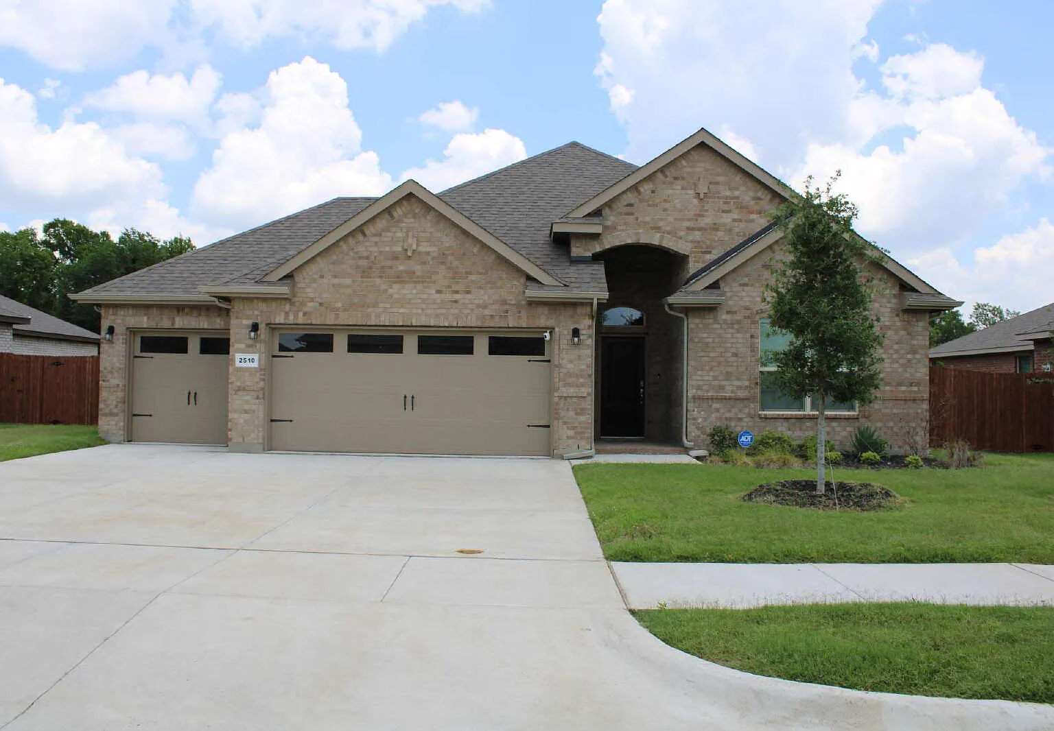 4 bed, 2.0 bath, 2021 sqft, $2,450 — Photo 1