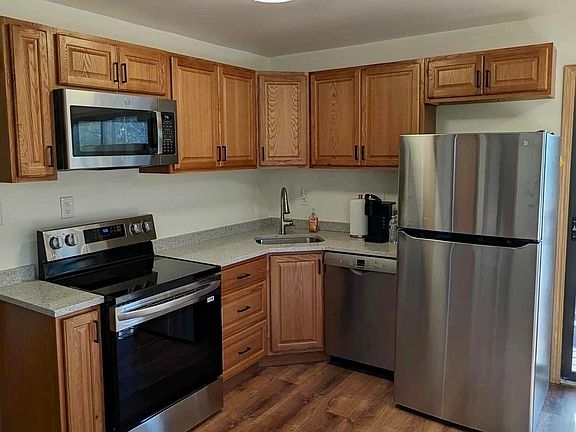 3rd image of 2401 Deer Path Dr