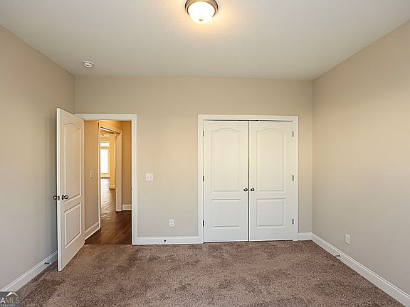 3rd image of 124 Annie Dr
